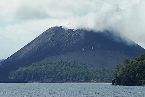 9. Jun 27 - Kreuzen um Krakatoa