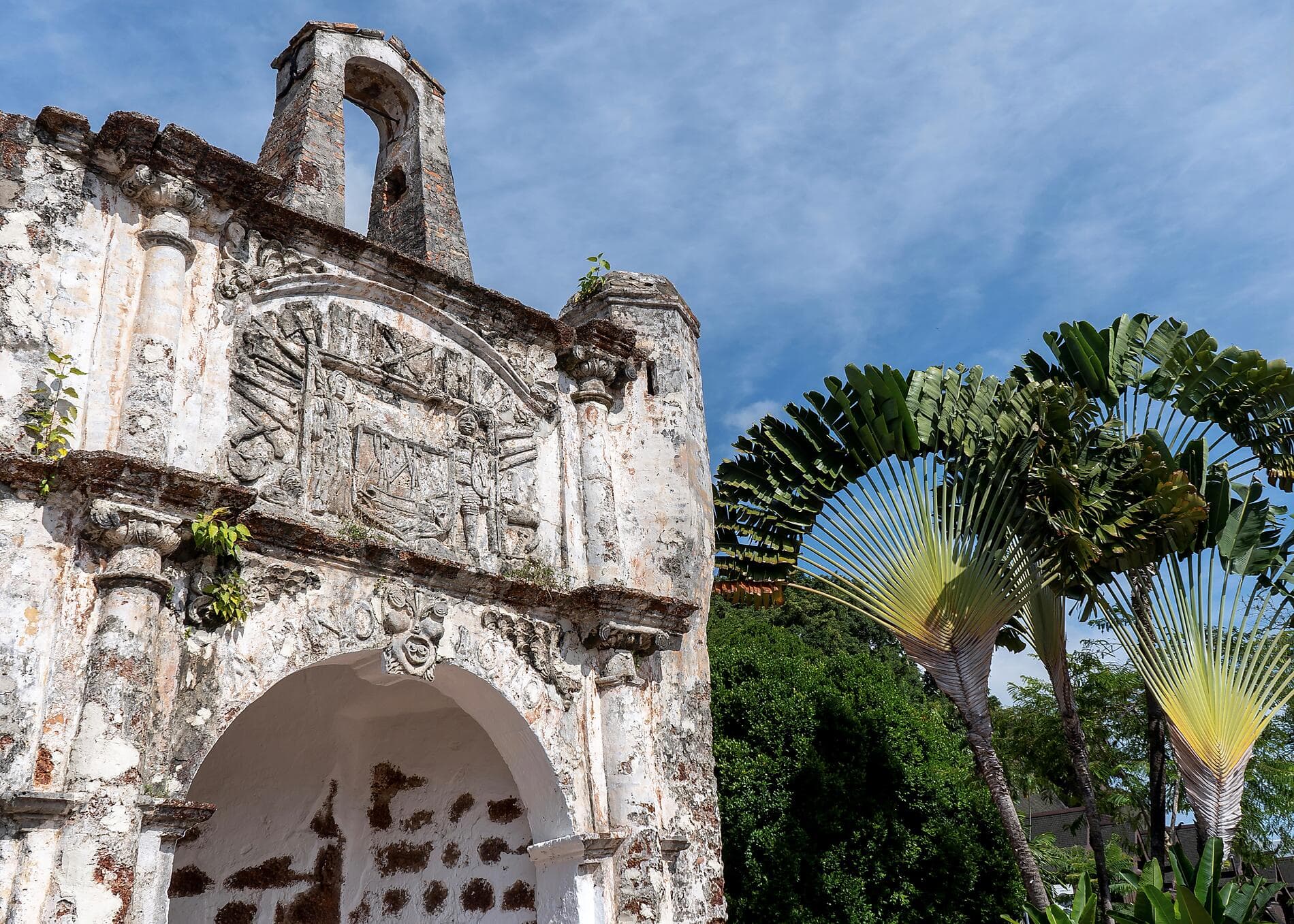 Inseln, Städte und Vulkane Indonesiens  