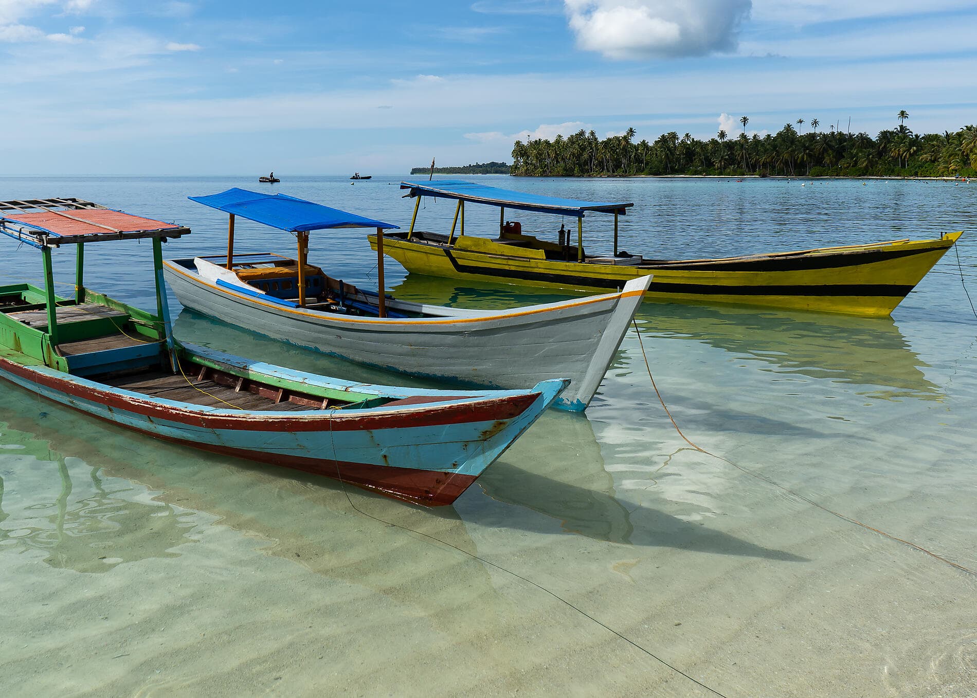 Inseln, Städte und Vulkane Indonesiens  
