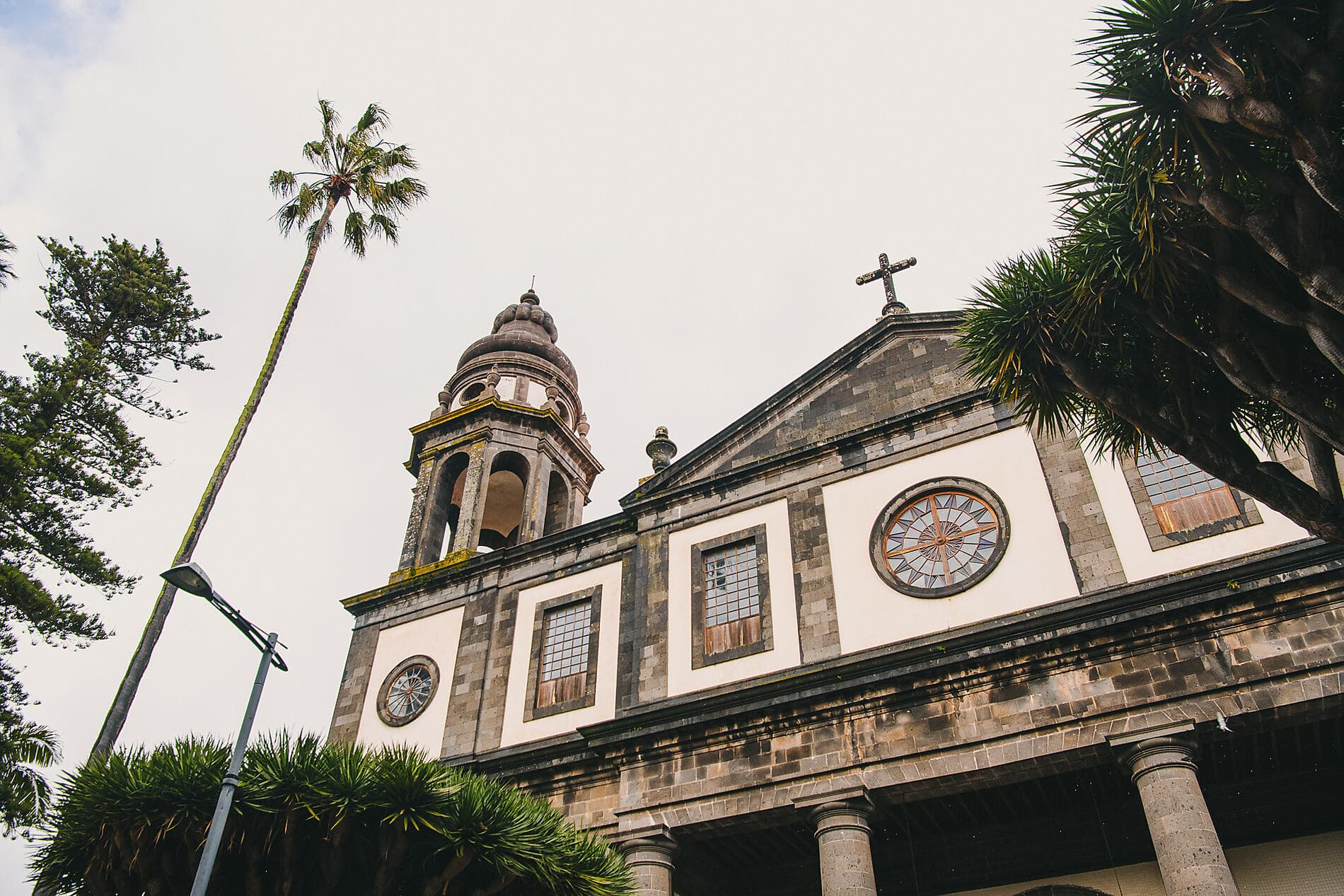 Wunderschöne Kanarische Inseln und authentisches Madeira