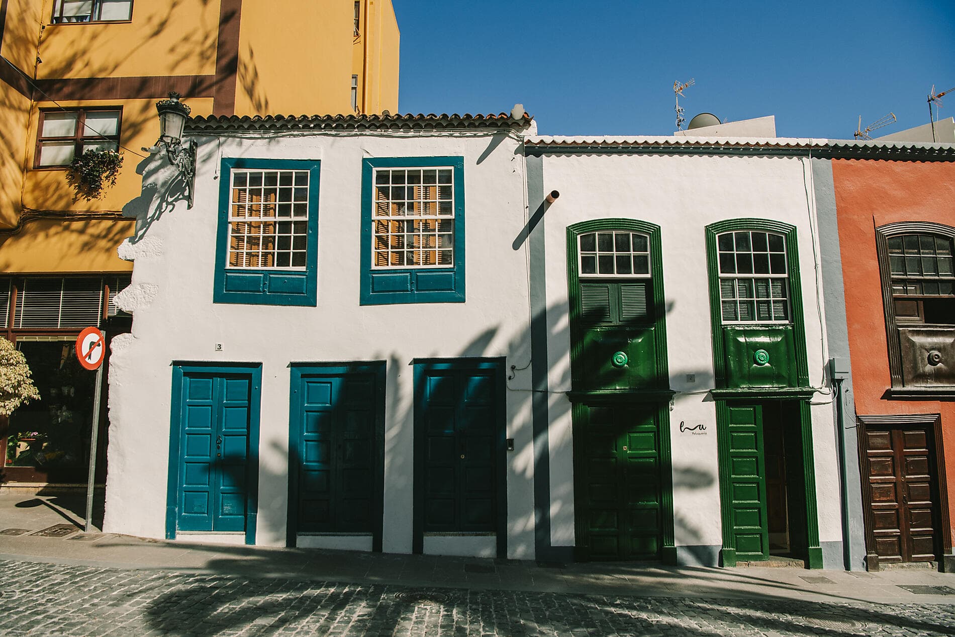 Wunderschöne Kanarische Inseln und authentisches Madeira
