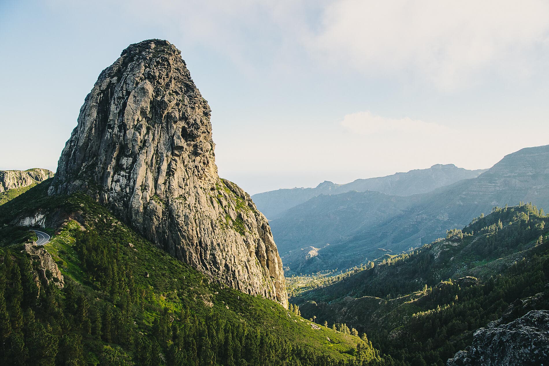 Wunderschöne Kanarische Inseln und authentisches Madeira